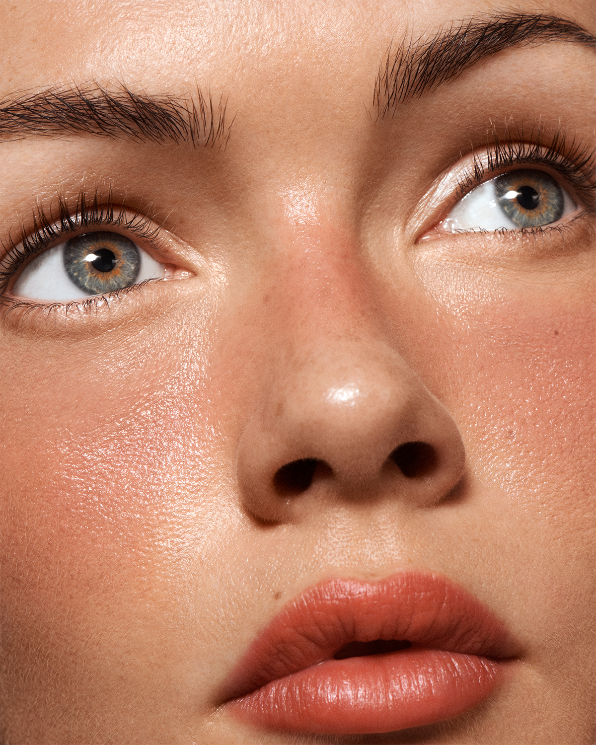 Lived-in bronze makeup looks