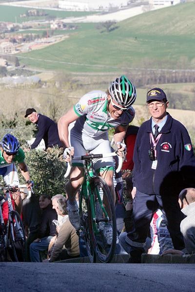 Danilo Di Luca (LPR Brakes) finished second ahead of Niklas Axelsson (Serramenti), the new overall leader of the Tirreno-Adriatico.
