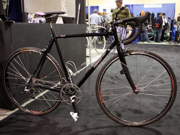 Signal Cycles also built a bike for the Rapha Continental crew.