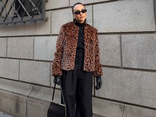 @ingridedvinsen winter outfit leopard coat and all black