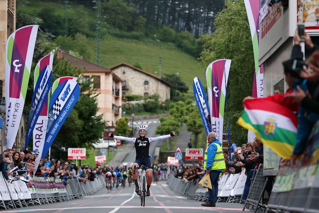 Elisa Longo Borghini wins the final stage at Emakumeen Bira