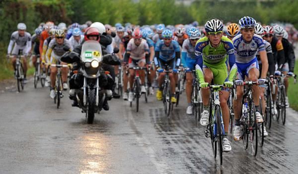 Maciej Bodnar (Liquigas) leads the race.