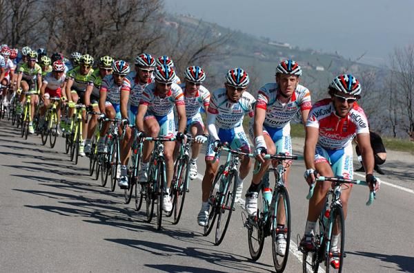 Androni Giocattoli sets tempo in the peloton with race leader Roberto Ferrari on the front.