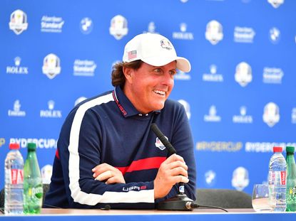 Mickelson Says He And Woods Would 'Welcome' Ryder Cup Pairing