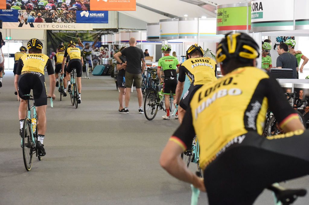 The LottoNL-Jumbo and Cannondale-Drapac teams head out for a ride