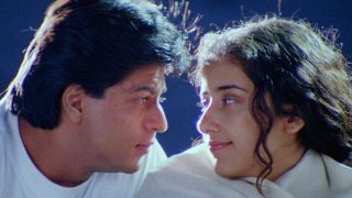 Shah Rukh Khan and Manisha Koirala look into each others eyes in dil se