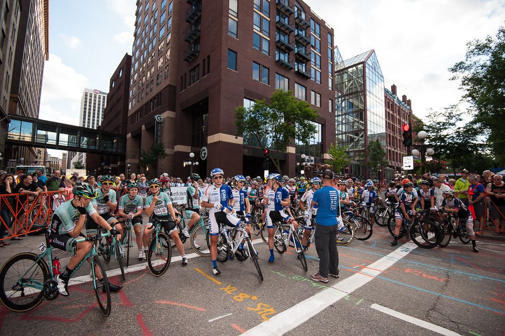 The women's field waits in corner 1 after a second neutralization due to a crash.