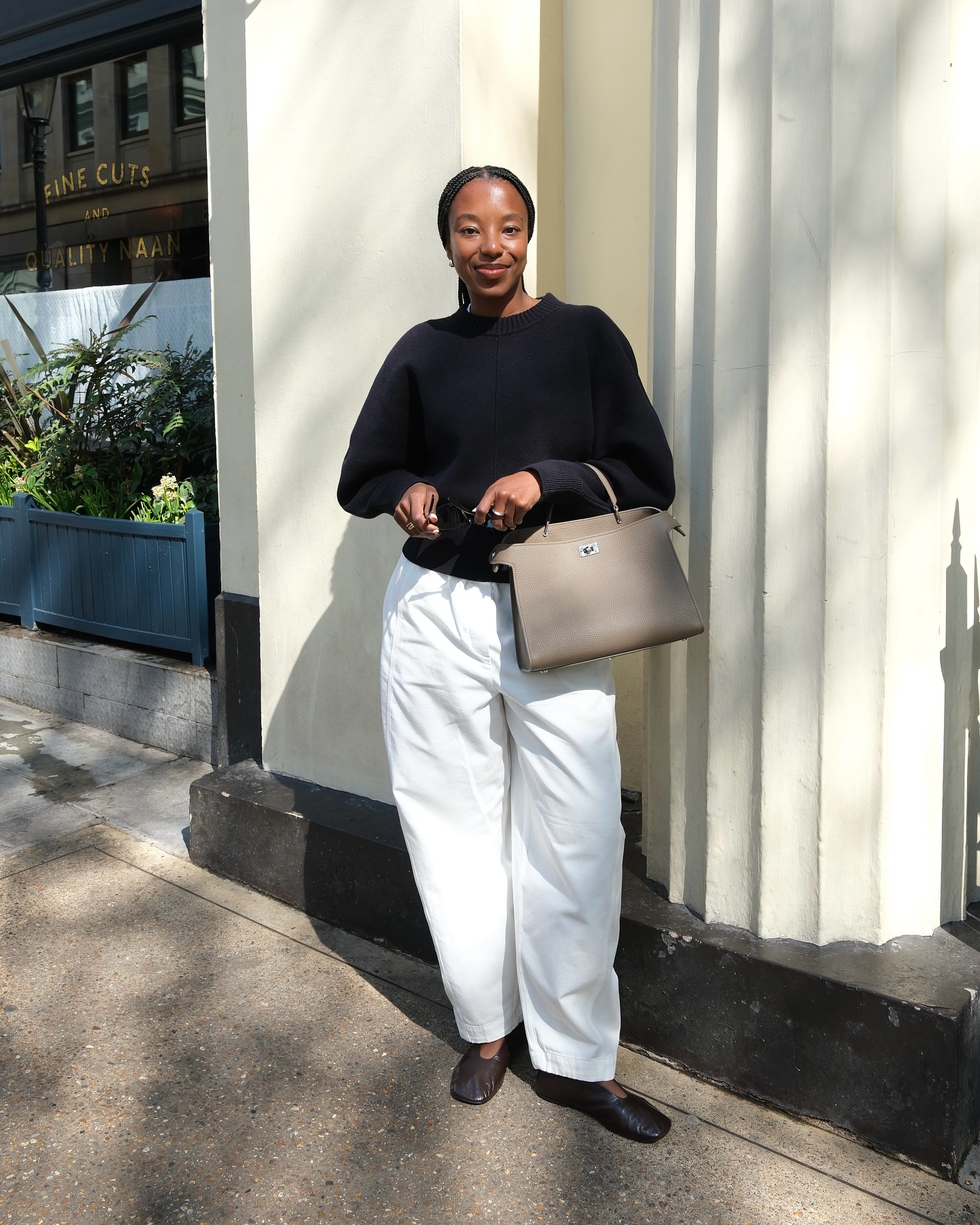 Spring shoes with barrel-leg jeans