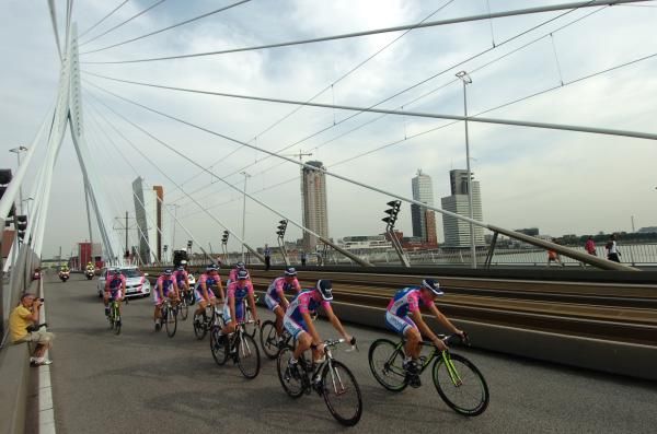 Spot the Lampre leaders. Damiano Cunego and Alessandro Petacchi add a splash of colour to proceedings