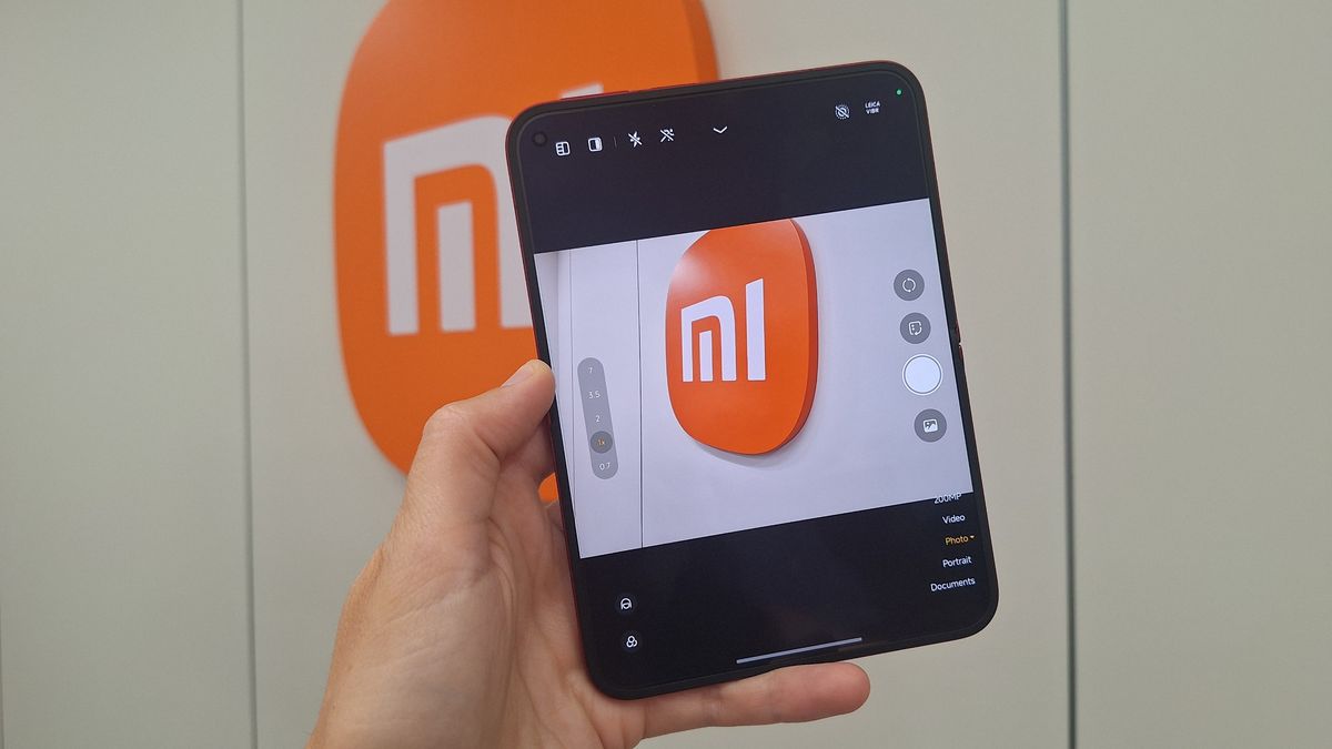 The Xiaomi 18 Fold being held in the hand