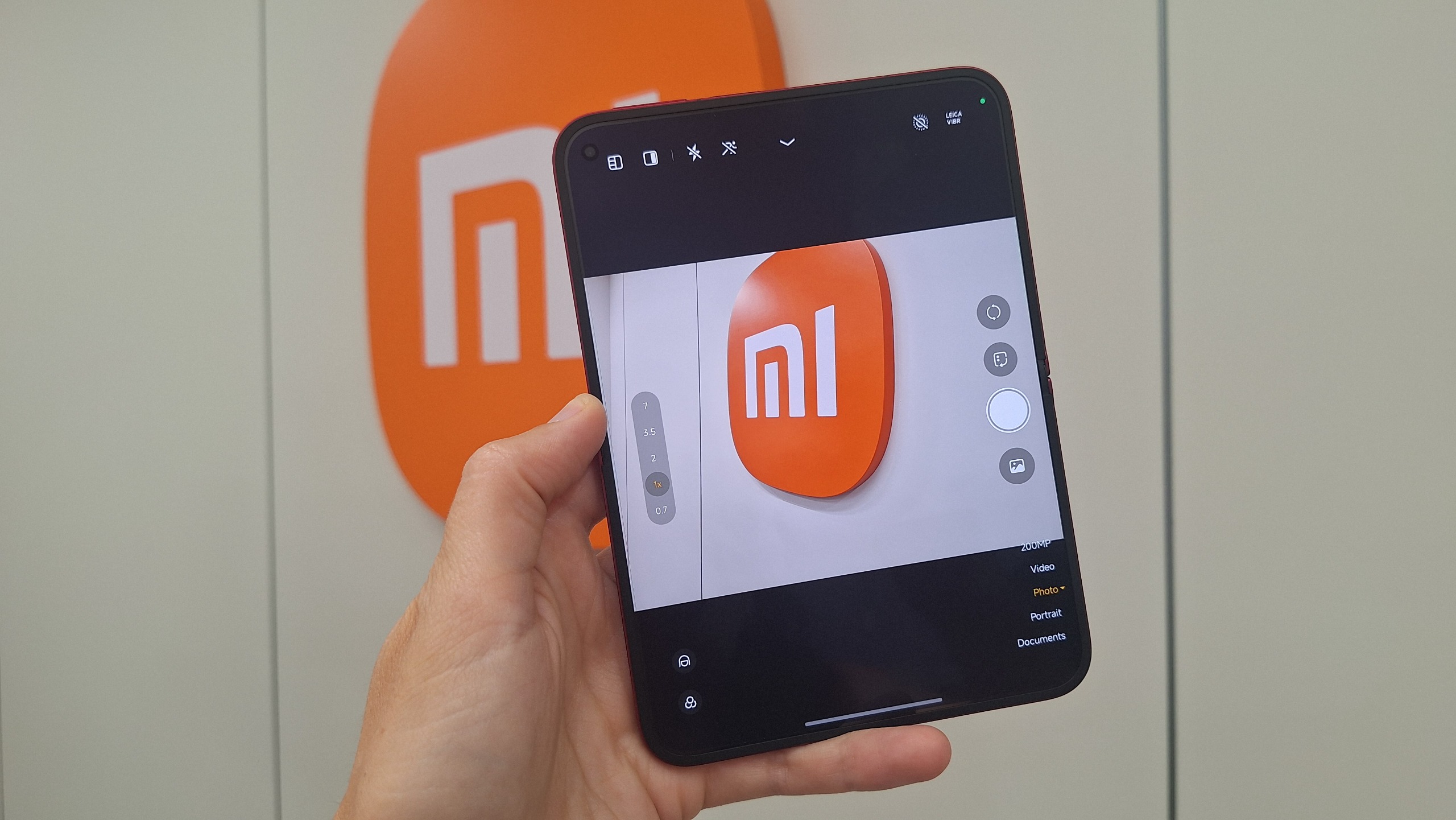 El Xiaomi 18 Fold en la mano