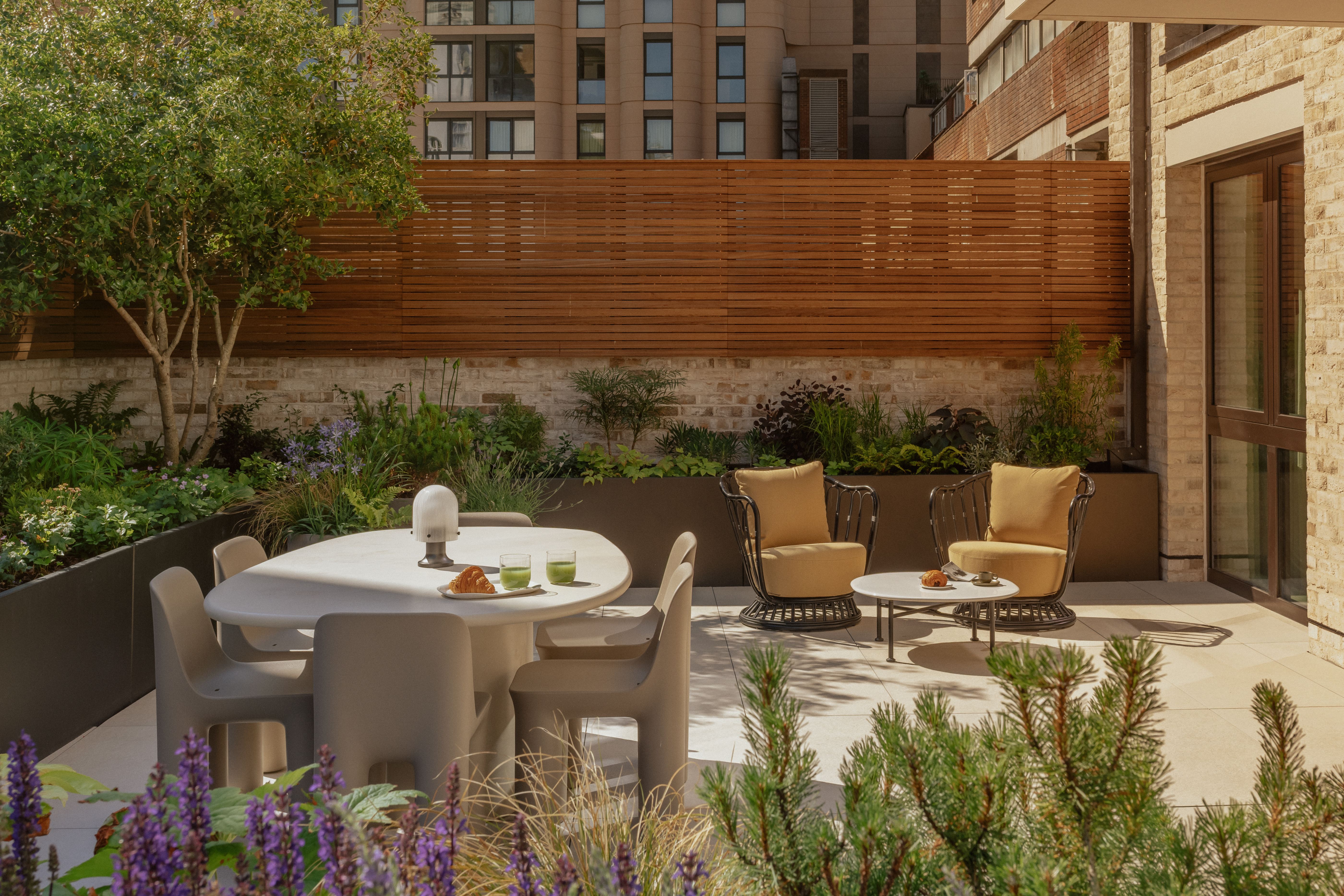 garden and terrace at Vabel Townhouse