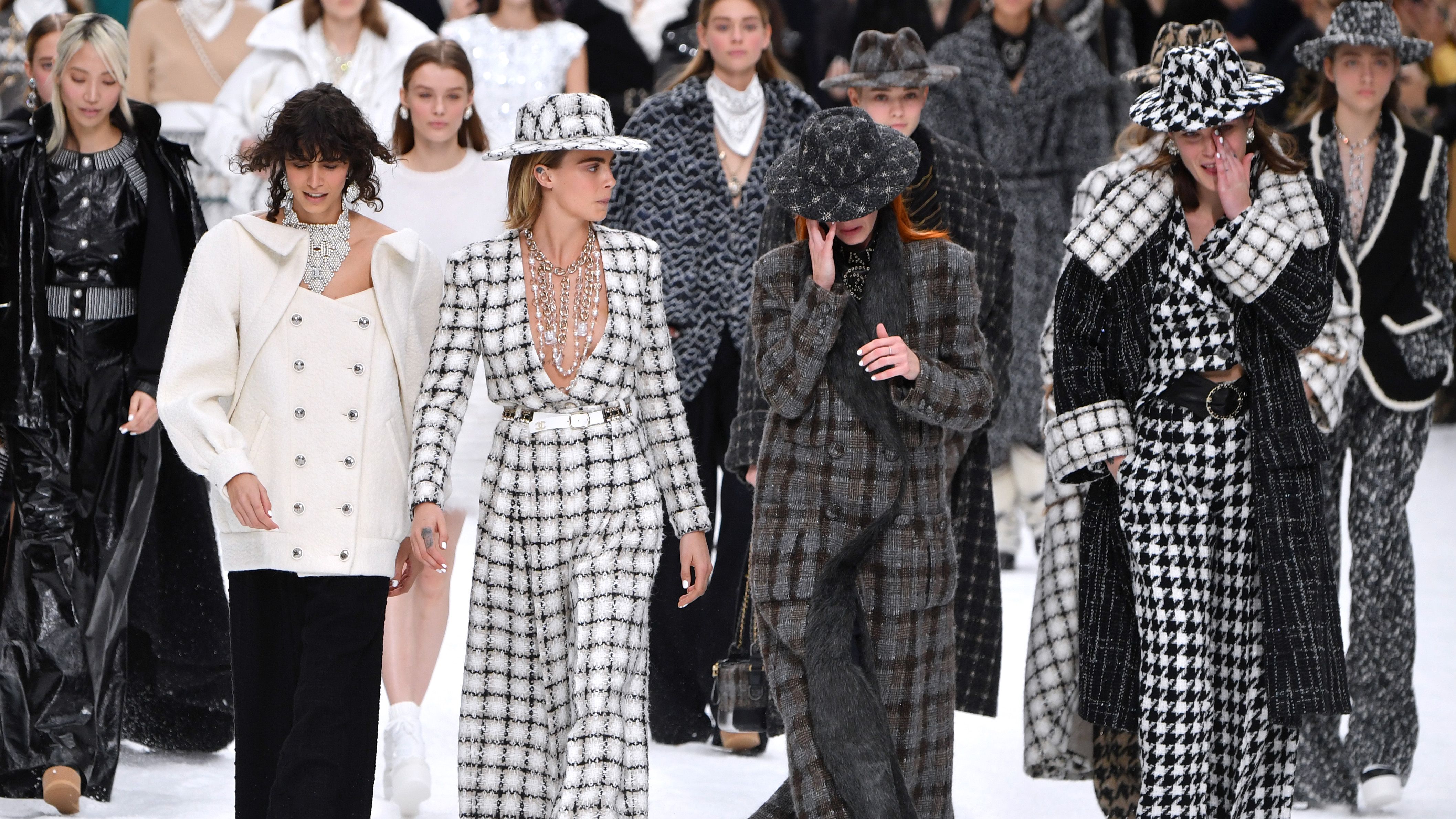 Karl Lagerfeld's Last Chanel Show is a Snowy Winter Wonderland | Marie ...