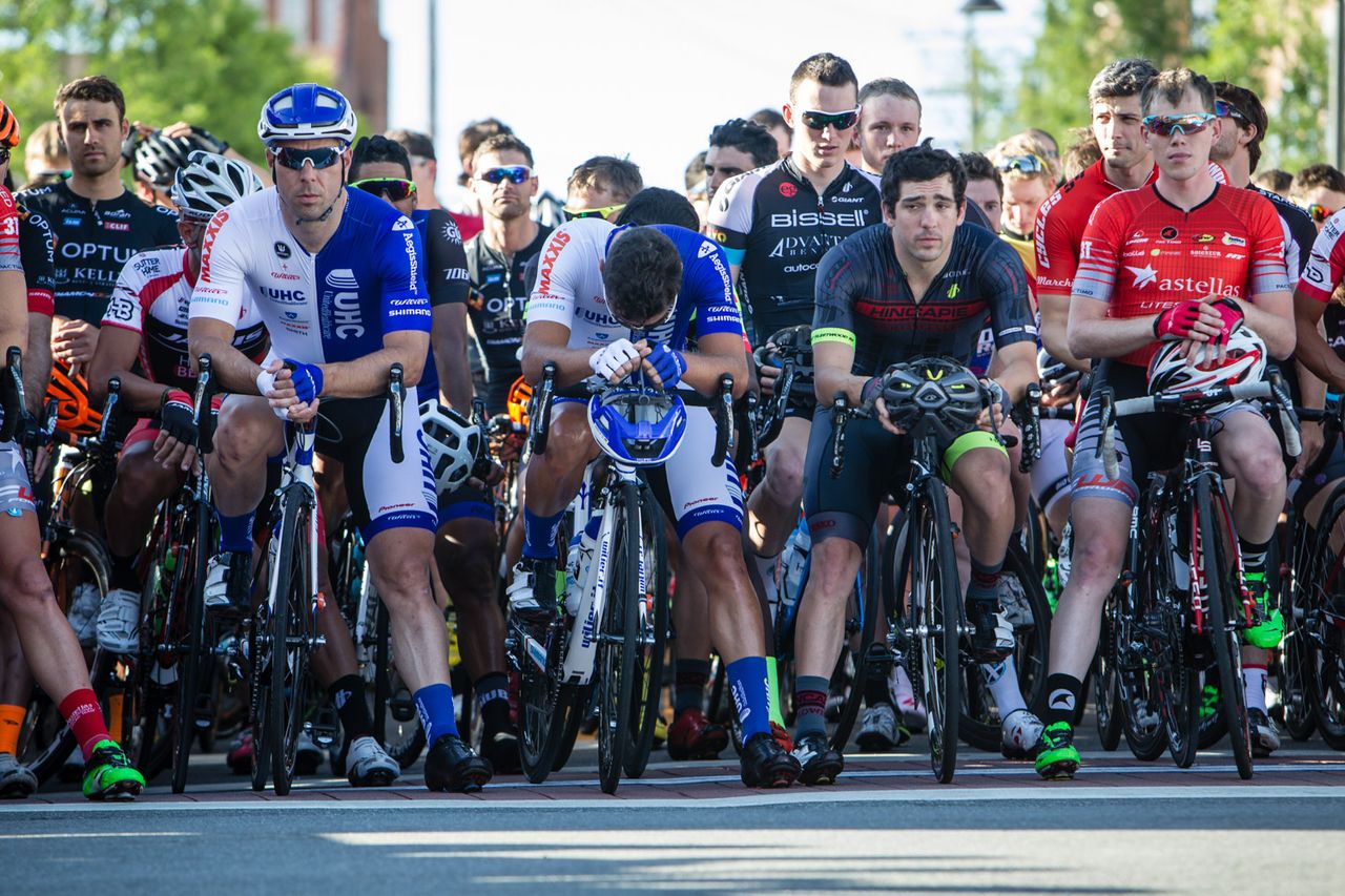 The men get ready for the start.