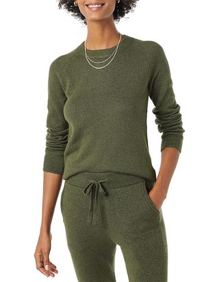 Amazon Essentials Damen-Pullover „Classic Soft Touch“ mit langen Ärmeln und Rundhalsausschnitt, Dunkeloliv, Größe S