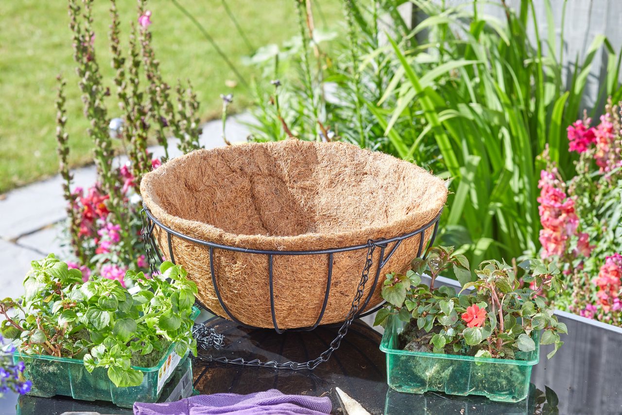 How to make a hanging basket