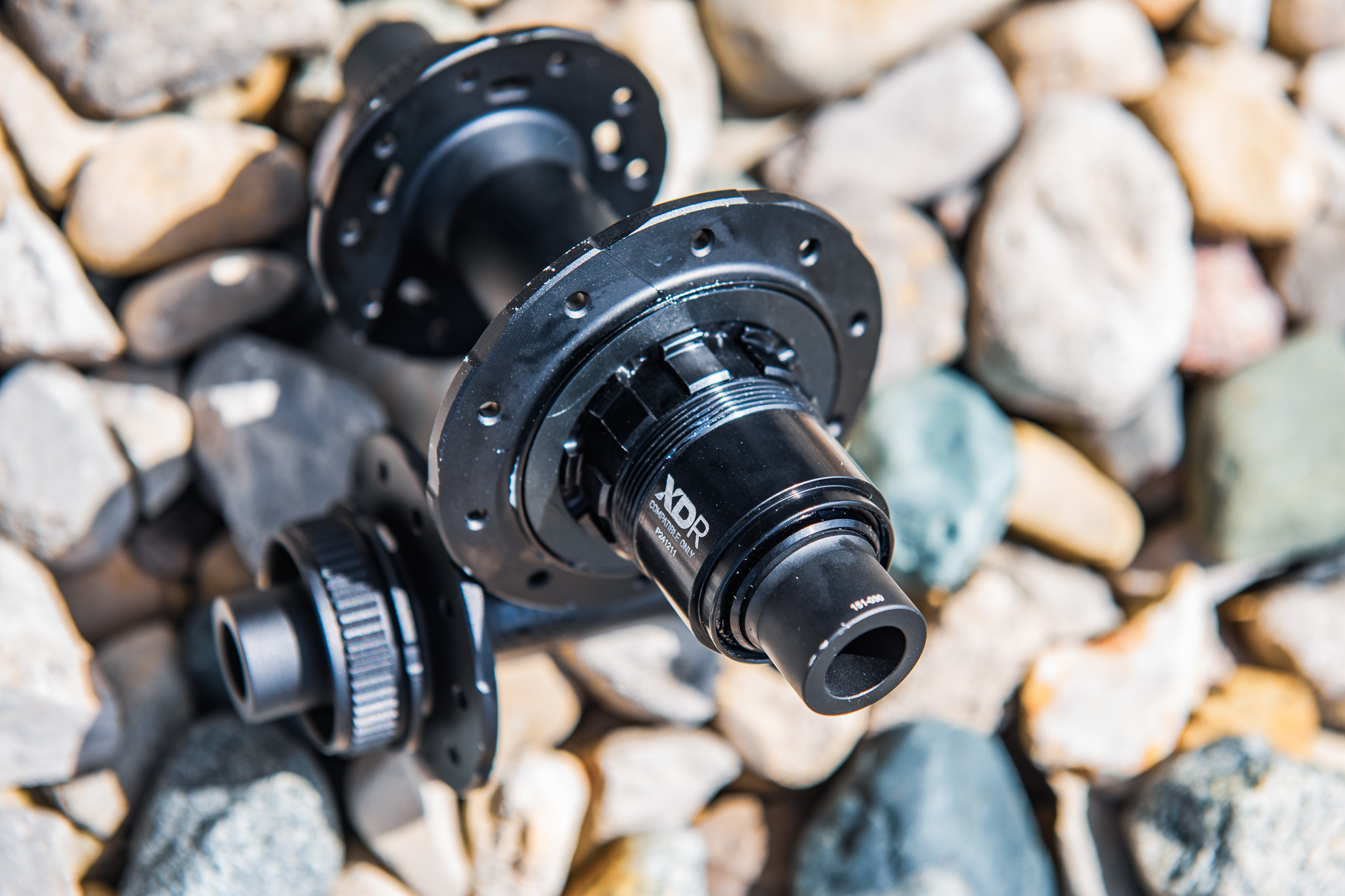 Images of the Zipp 353 NSW with the new integrated AXS wheel sensor