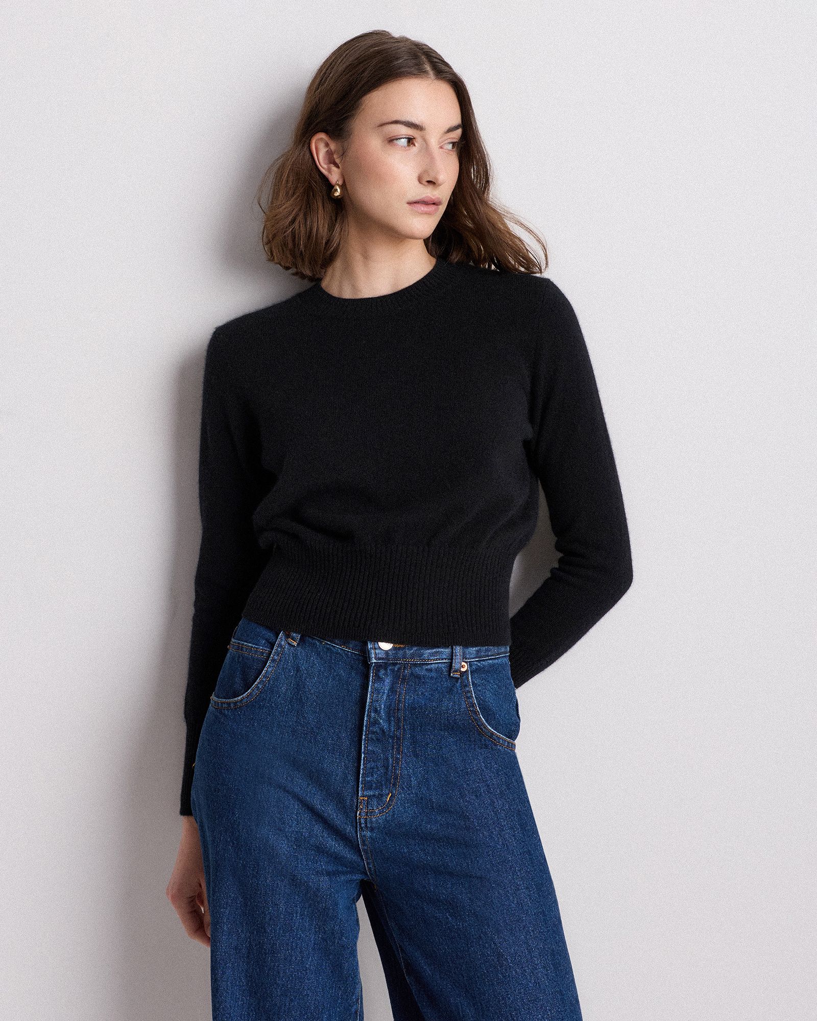 100% Mongolian Cashmere Shrunken Crewneck Sweater in Black