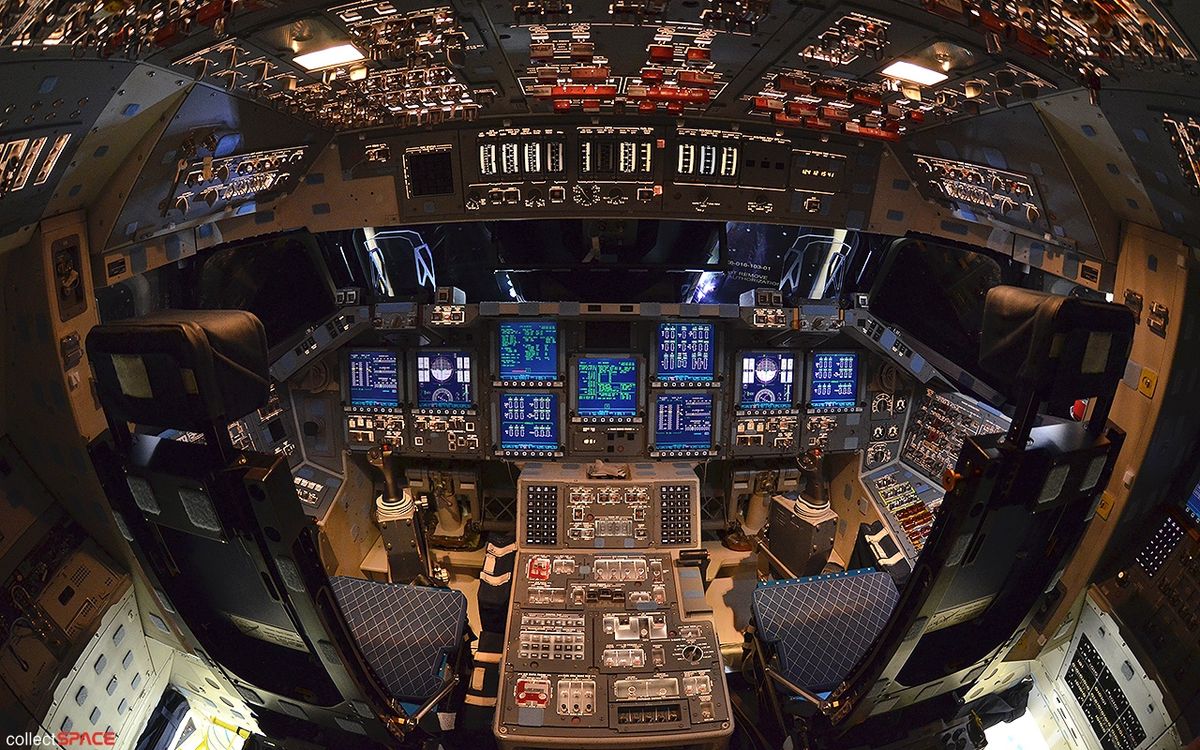 inside endeavour space shuttle