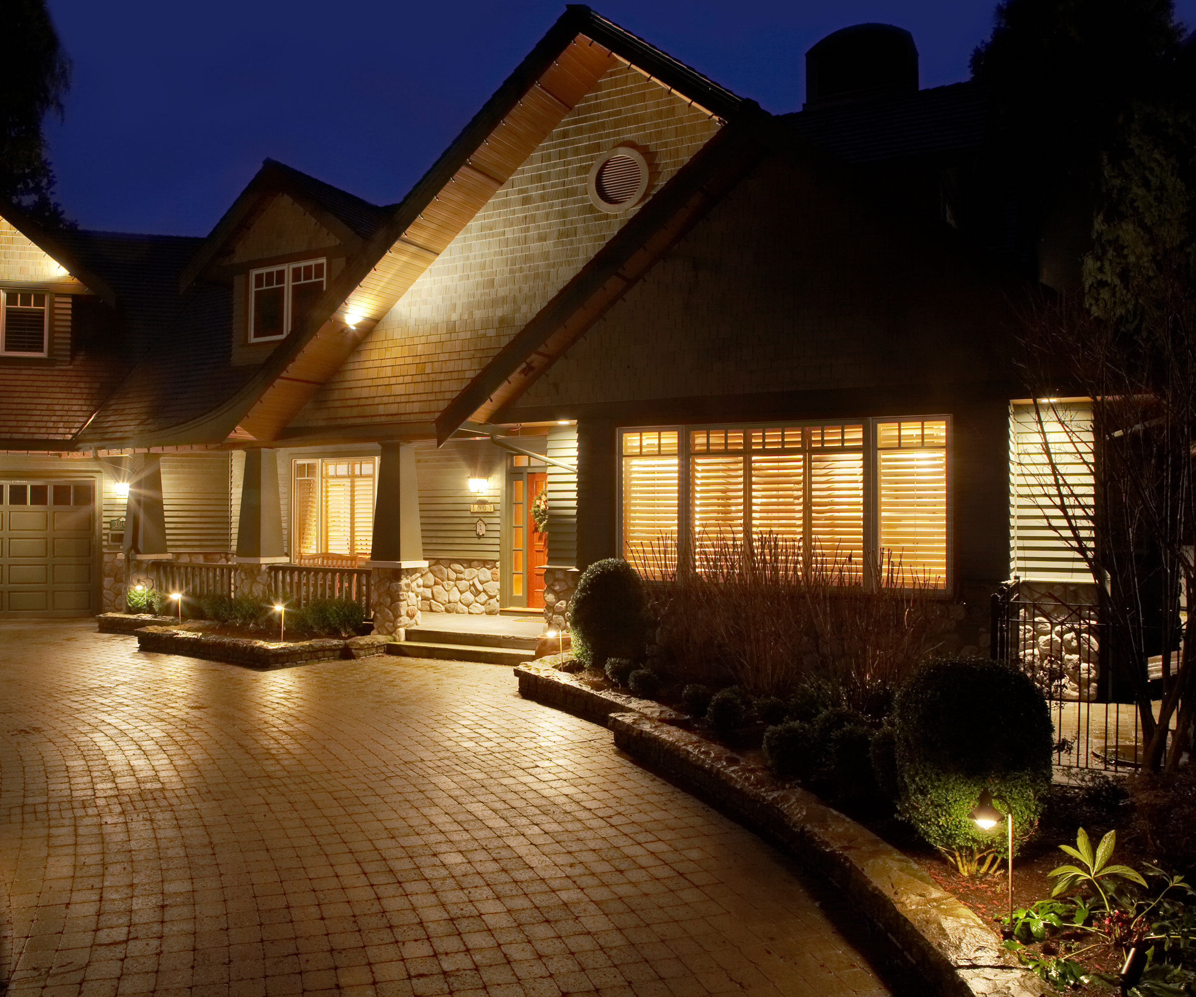 front garden with driveway, plants and lights