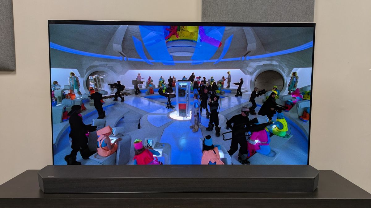 Bill &amp; Ted's Bogus Journey 4K Blu-ray on LG G6 showing classroom in the future
