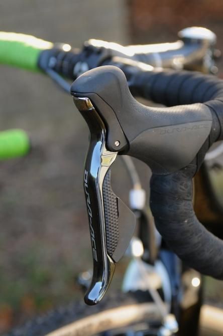 With cable operated brakes, this bike uses Shimano's Dura Ace Di2 levers
