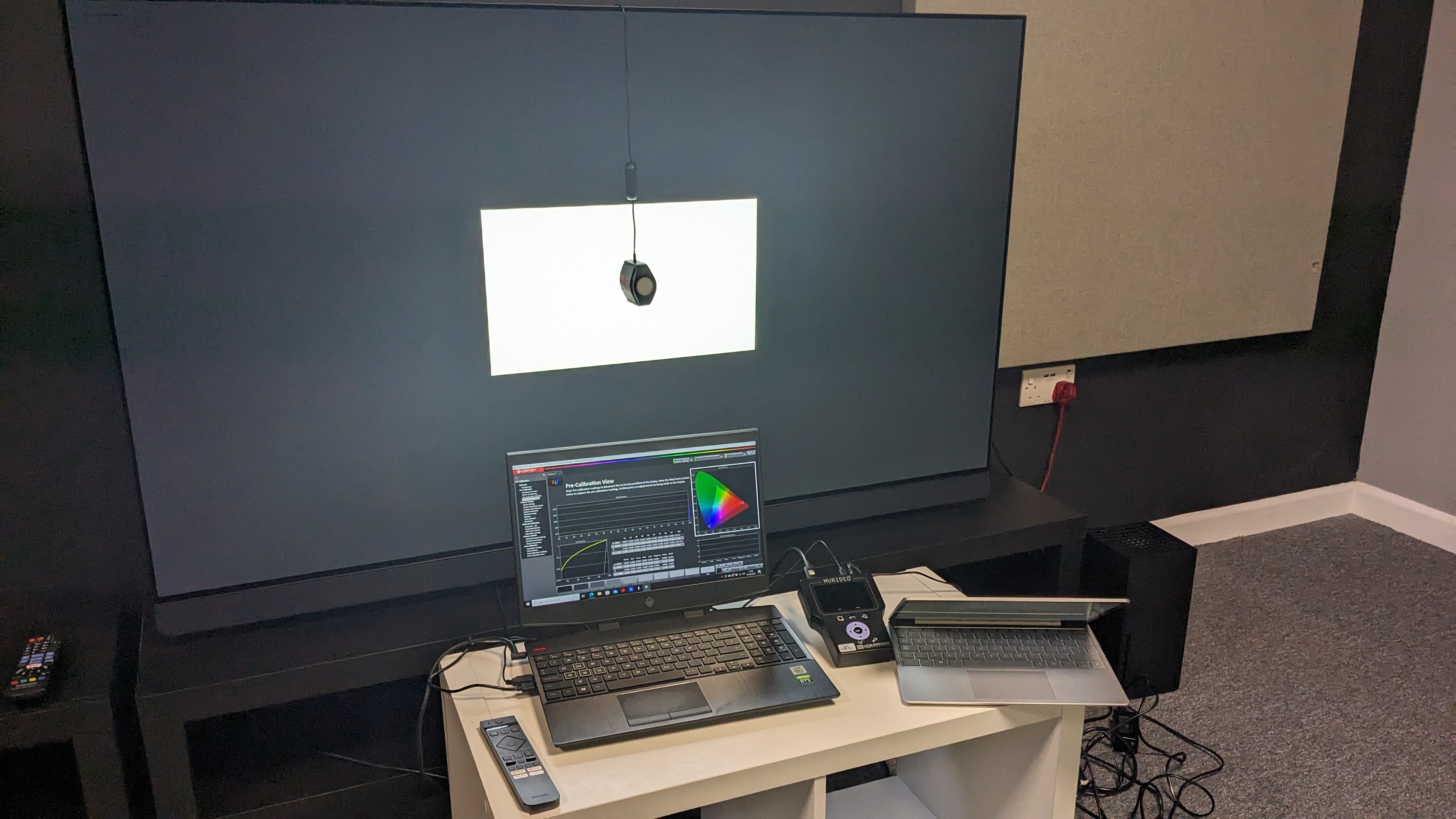 Philips OLED908 testing setup with Portrait Displays Calman on screen