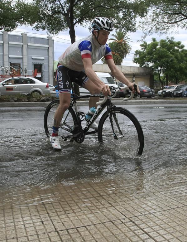 Sylvain Chavanel crosses the river
