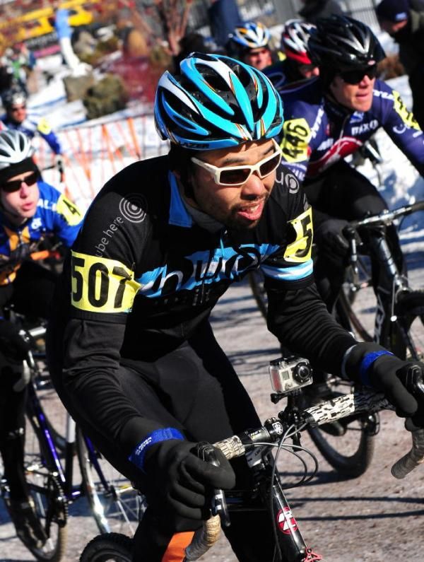 Anderw Yee is filming the race with his handlebar-mounted camera.