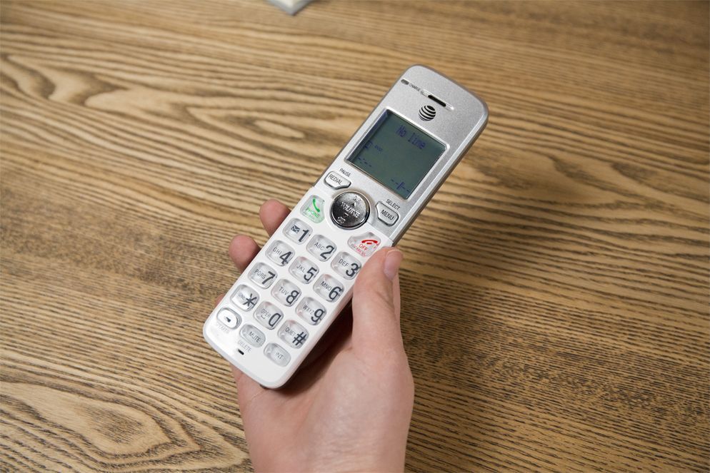 The EL51103&rsquo;s handset is compact and lightweight.