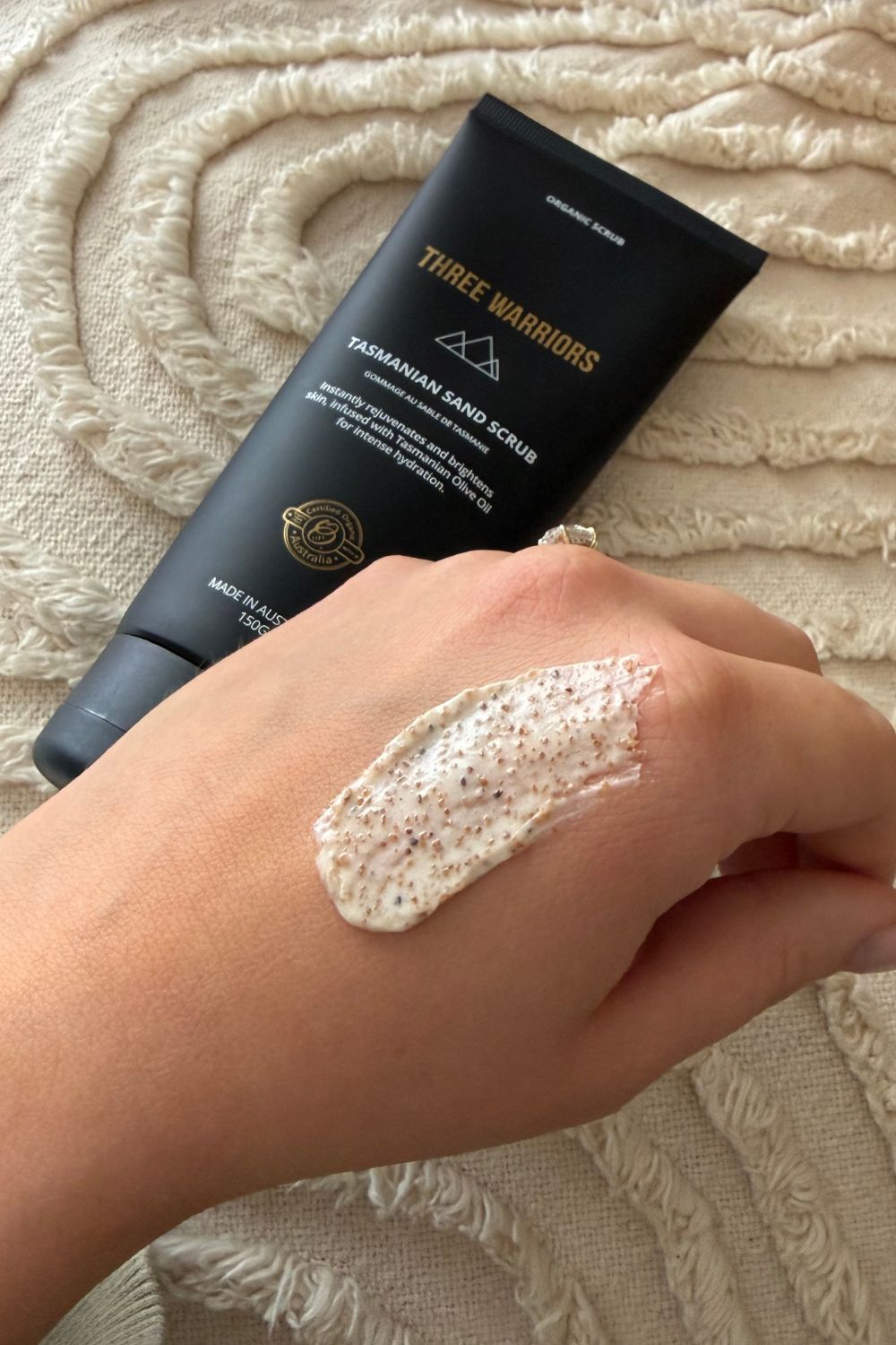 Valeza using the Tasmanian sand scrub