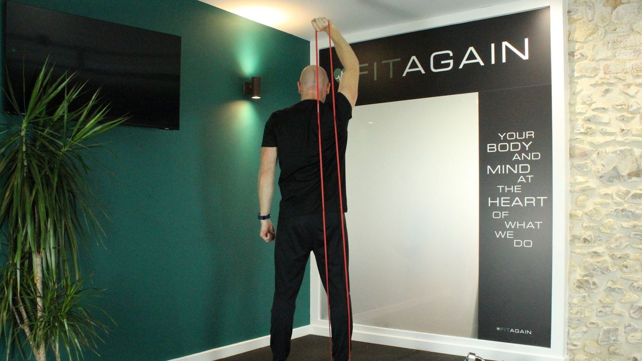 PT Andrew Watkins does resistance band workout