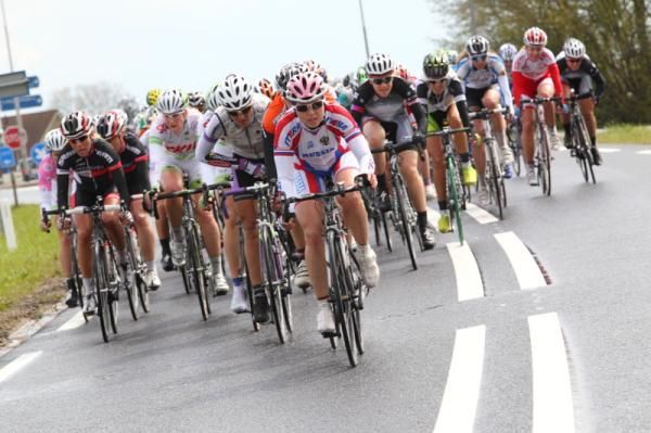 The bunch allowed the break to gain almost 2 minutes