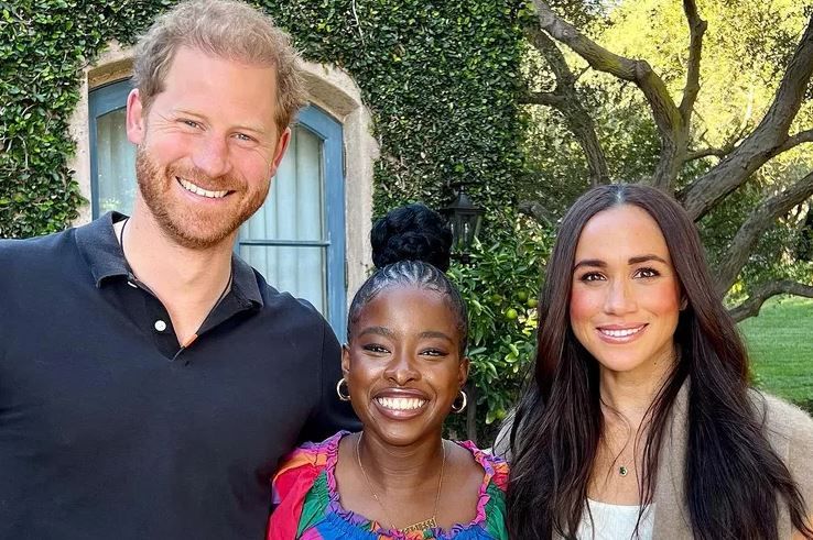 Harry, Meghan and Amanda posed together for a snap, with Meghan&#039;s emerald necklace capturing people&#039;s attention