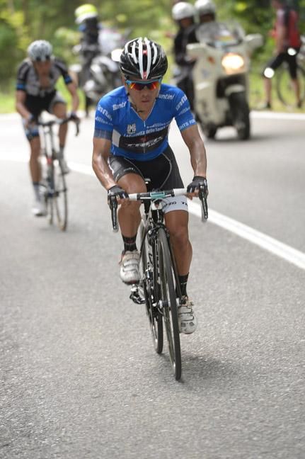 Julian Arredondo attacks for more mountain points