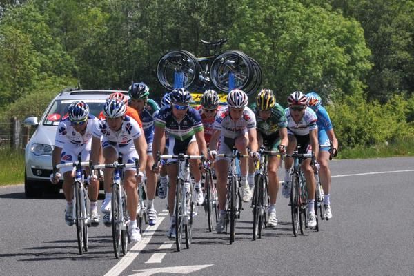 The day's main break included 11 riders.
