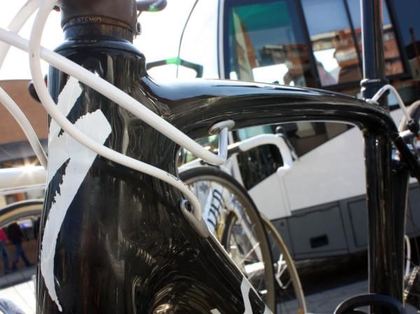 Derailleur and rear brake lines are routed internally on the Project Black frame.