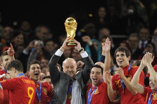Spain coach Vicente del Bosque lifts the World Cup trophy in 2010.