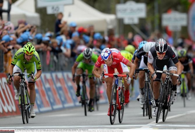 Nacer Bouhanni (FDJ) won the sprint from the main bunch