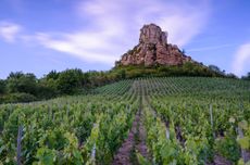 Solutre Rock, Pouilly Fuisse, Pouilly-Fuiss&eacute; premier crus