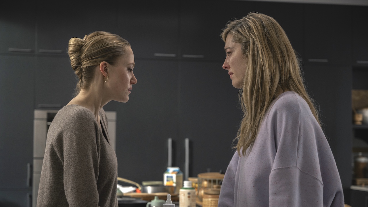 (L-R) Maika Monroe as Polly Murphy and Mary Elizabeth Winstead as Caitlin Morales in 20th Century Studios' THE HAND THAT ROCKS THE CRADLE.
