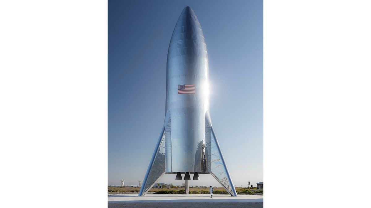 The test-flight version of SpaceX's Starship "Hopper" vehicle stands completed at the company's Texas test site. Elon Musk posted this photo on Twitter on Jan. 10, 2019.