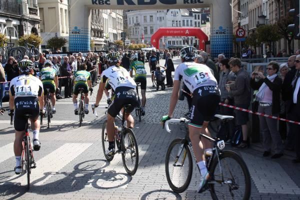 Mark Cavendish and HTC-Highroad rider to sign on.