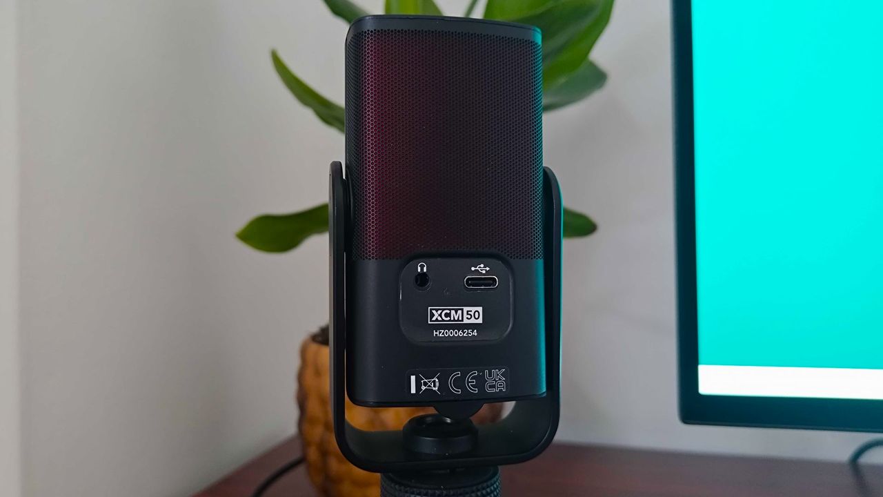 Close up of back of Rode X XCM-50 mic