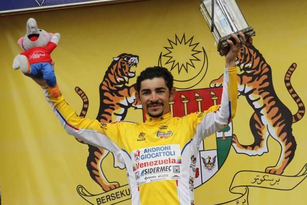 Jose Serpa (Androni-Venezuela) on the podium.