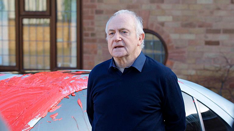 Doctors spoilers: Emma Reid in bed with Rob Hollins! | What to Watch