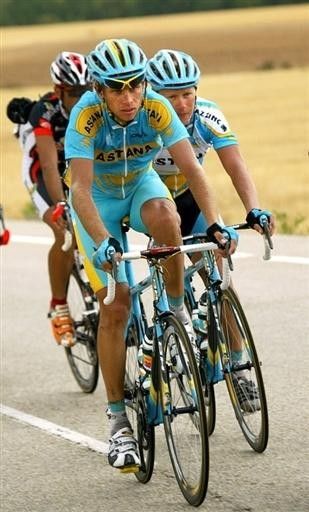 Andrey Kashechkin (Astana) leading Vinokourov