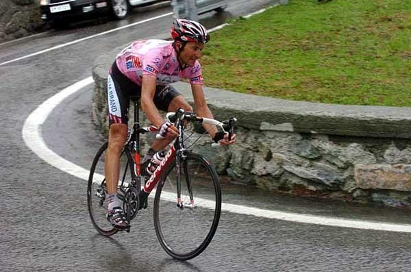 Ivan Basso (CSC) was a little more cautious on the descent