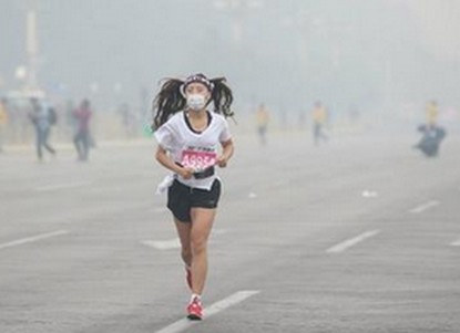 Runners 'give up' on Beijing marathon due to intense smog
