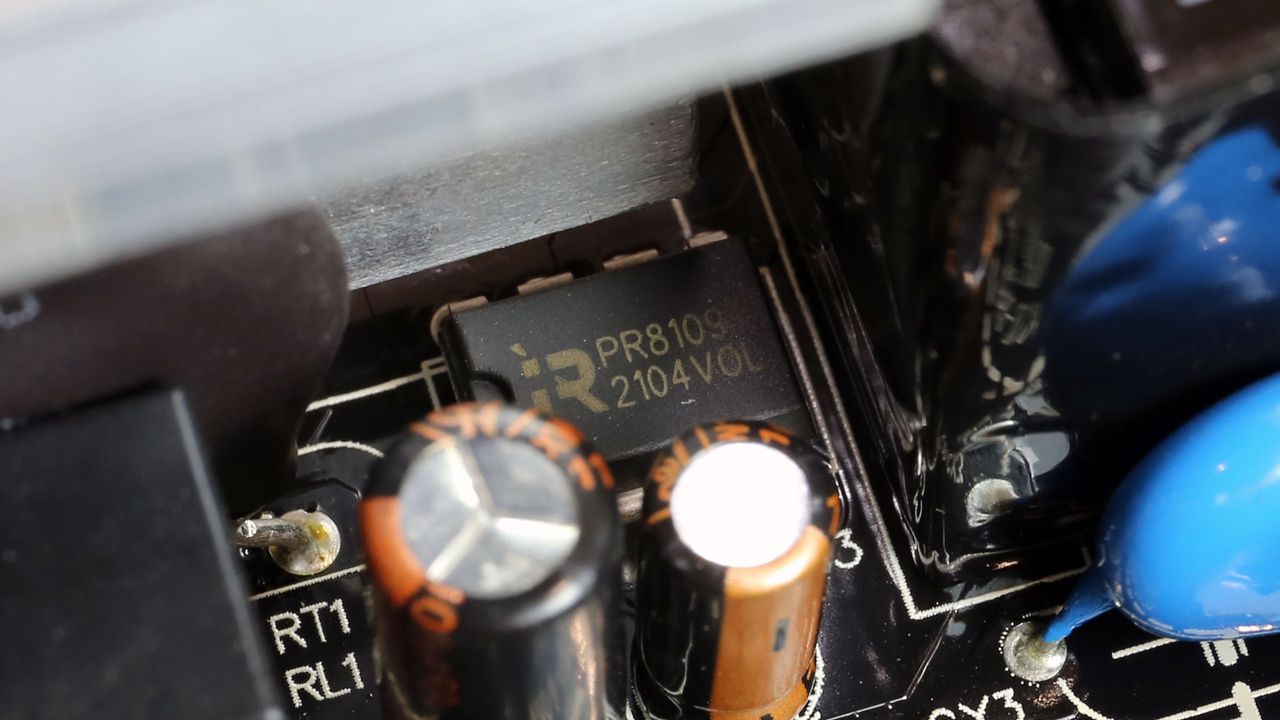 Gigabyte UD750GM